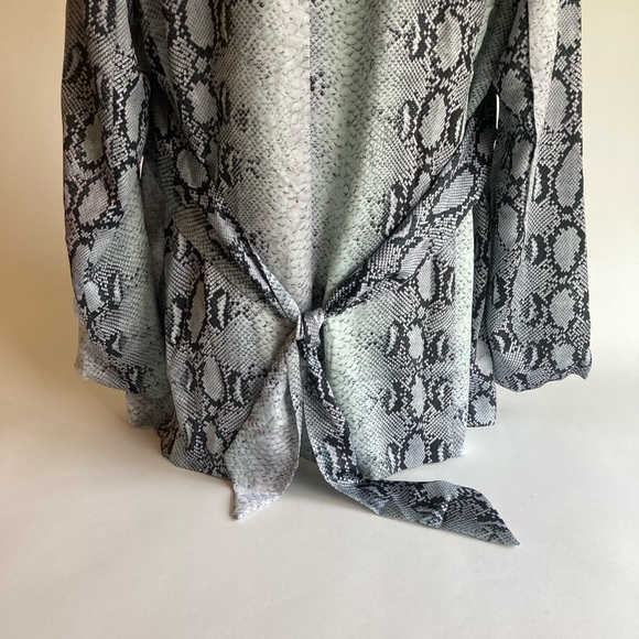 New Animari Blue Grey Snake Print Polyester Light Weight Blazer size L - Picture 15 of 15